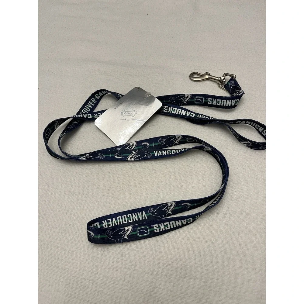 Vancouver Canucks Doggie Leash NWT